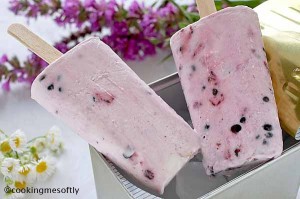 Blackberries yogurt ice cream