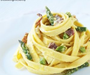 Tagliatelle with asparagus carbonara