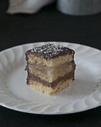 Mini chocolate and pears layers cakes
