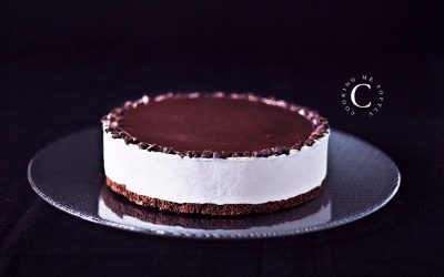 Torta con chantilly allo yogurt e cioccolato