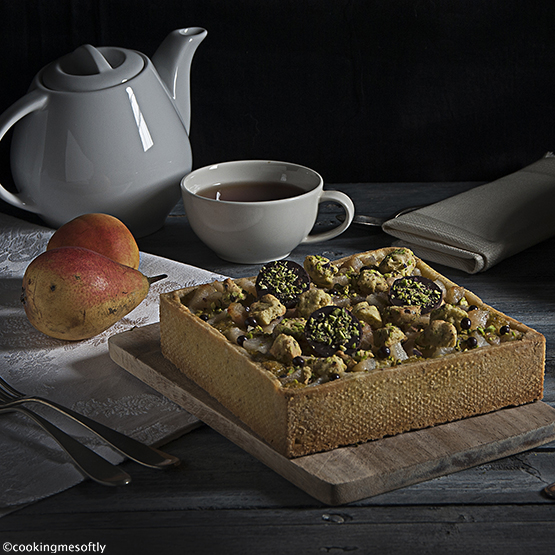 Crostata di pistacchi, pere e cioccolato
