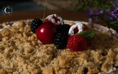Red berries streusel tart