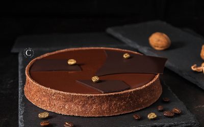 Walnuts, caramel and chocolate tart