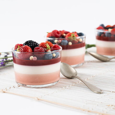 Bicchierini fragola, cocco e frutti rossi