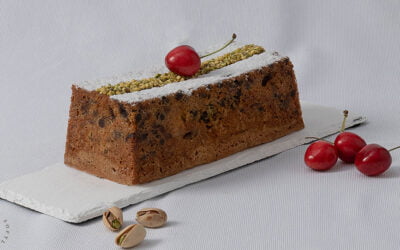 Cake alle ciliegie, cioccolato e pistacchi